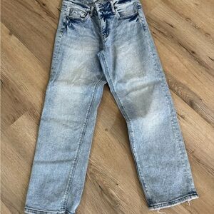 Light Wash Straight Leg Women’s Jeans